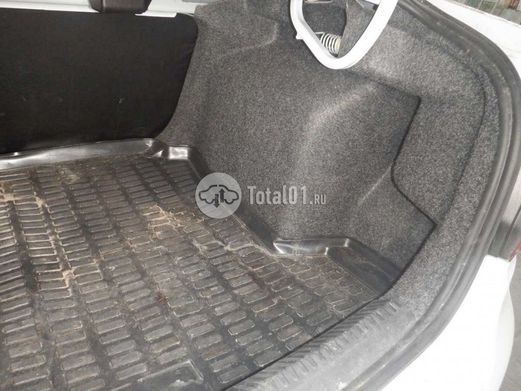 Фото Volkswagen Polo 220