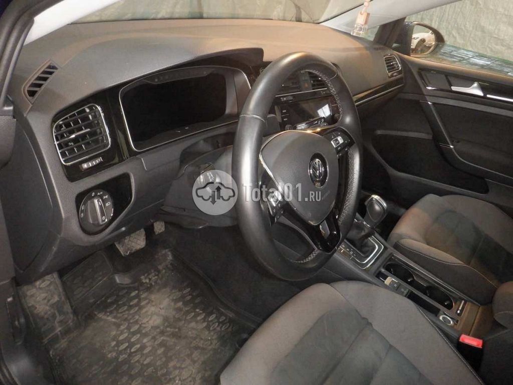 Фото Volkswagen Golf 124