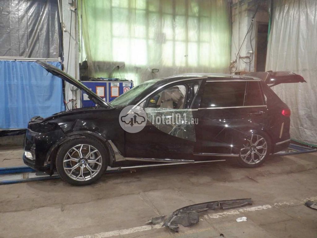 Фото BMW X7 24