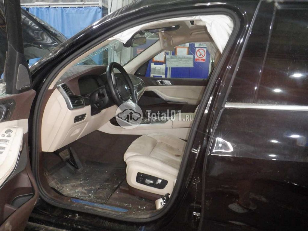 Фото BMW X7 200