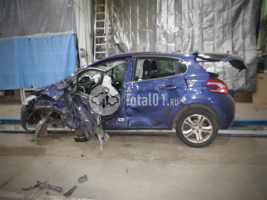 Фото Peugeot 208 8