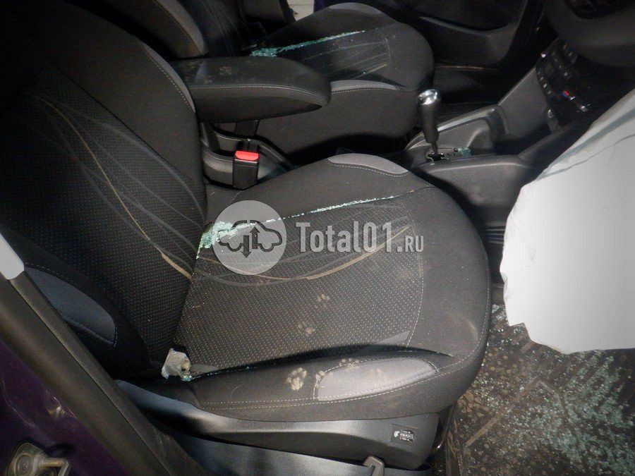 Фото Peugeot 208 28