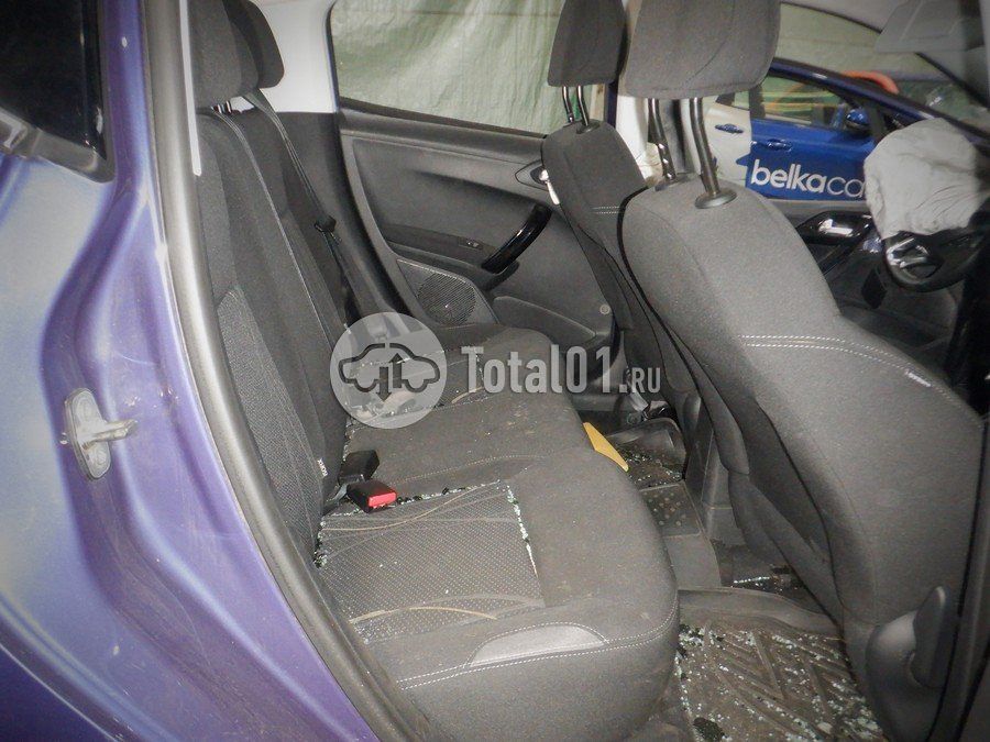 Фото Peugeot 208 36