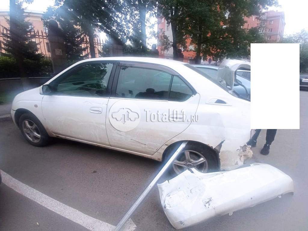 Фото Toyota Prius 76