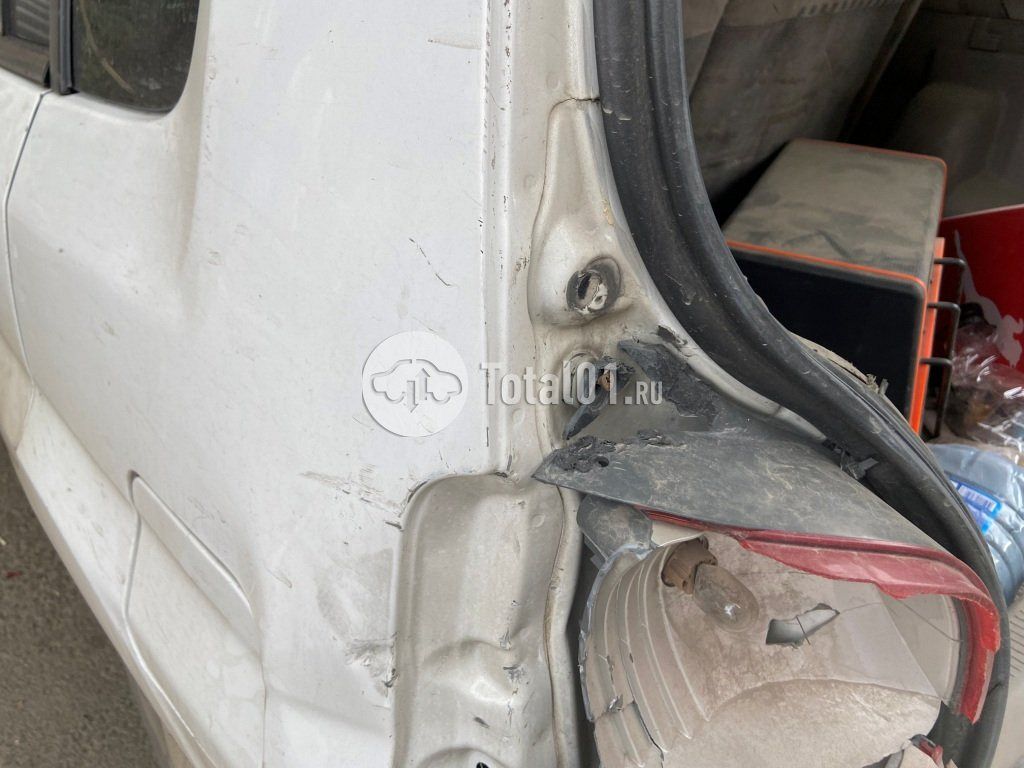Фото Mazda Demio 76