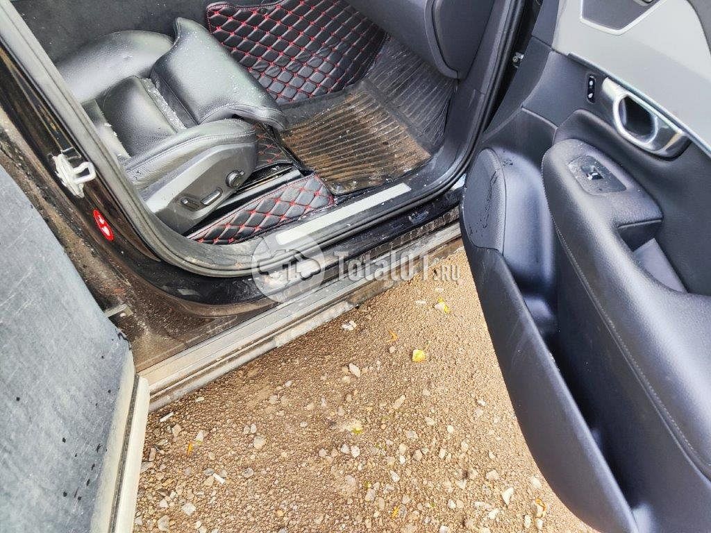 Фото Volvo XC90 76