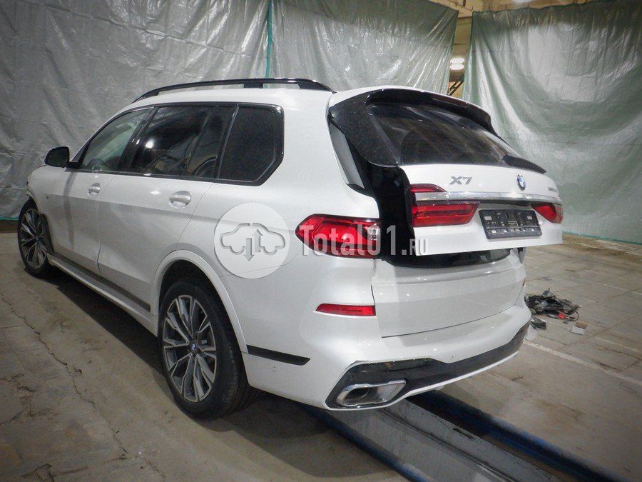 Фото BMW X7 10