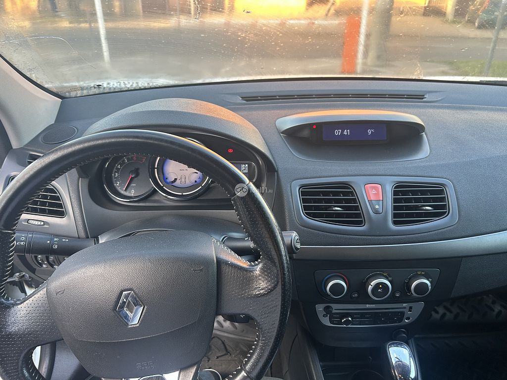 Фото Renault Fluence 10