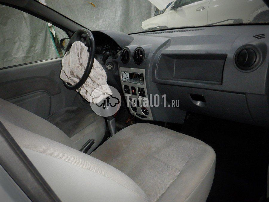 Фото Renault Logan SR 30