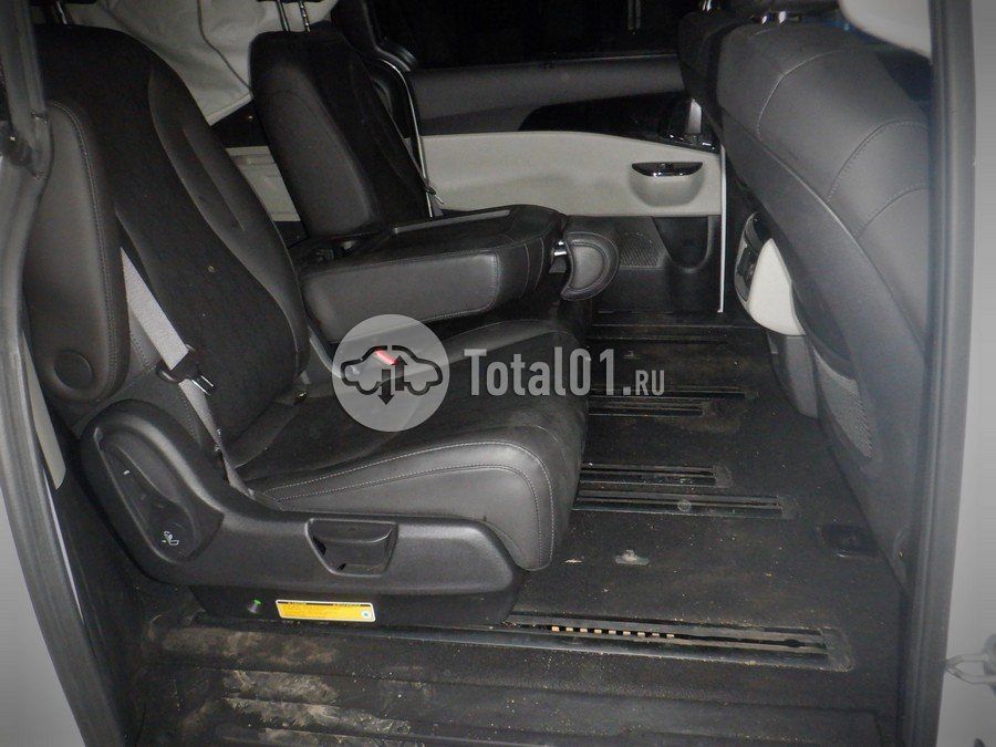 Фото KIA Carnival 52