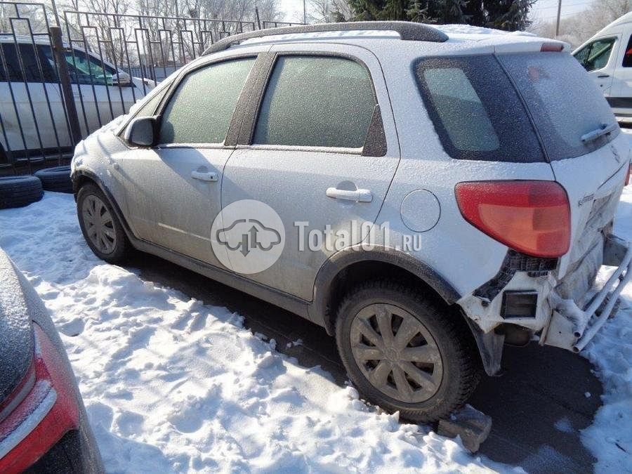 Фото Suzuki SX4 12