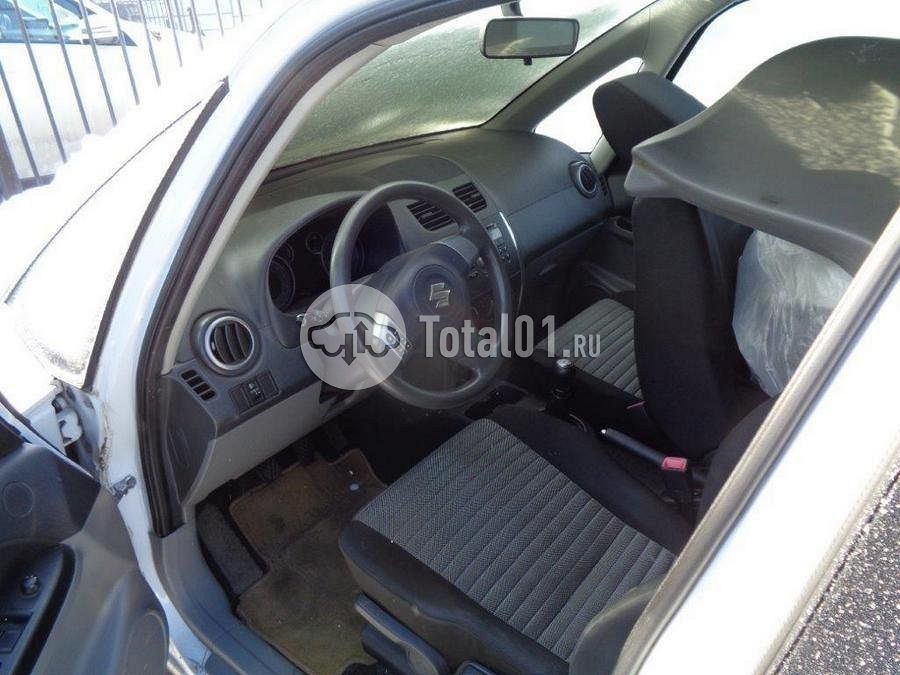 Фото Suzuki SX4 22