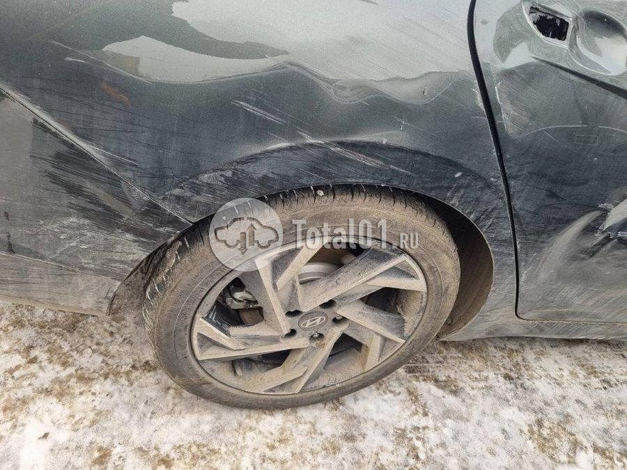 Фото Hyundai Elantra 28