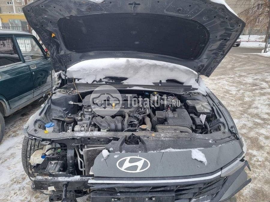 Фото Hyundai Elantra 40