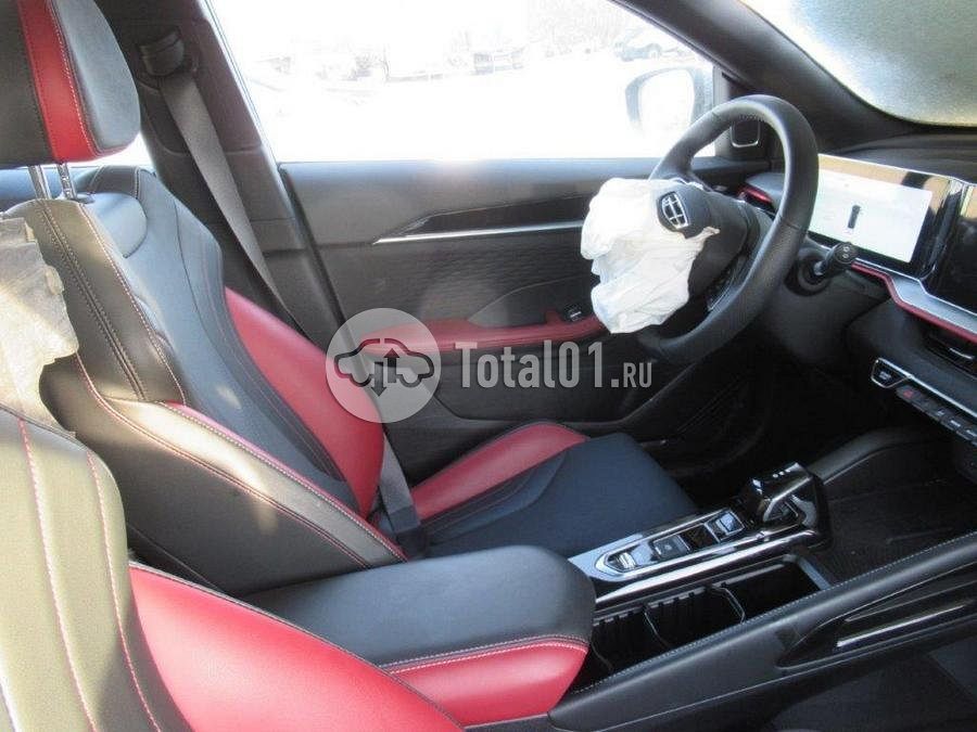 Фото Geely Coolray 16