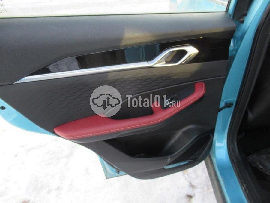 Фото Geely Coolray 38