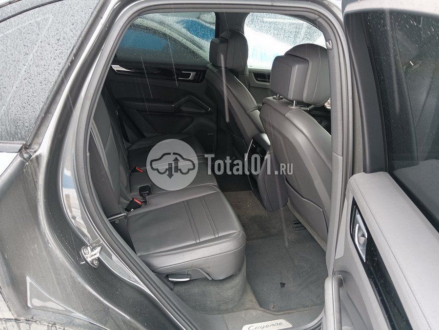 Фото Porsche Cayenne 124