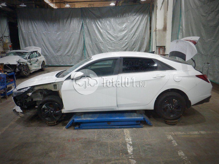 Фото Hyundai Elantra 8