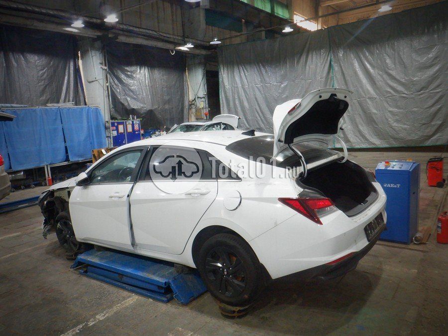 Фото Hyundai Elantra 10