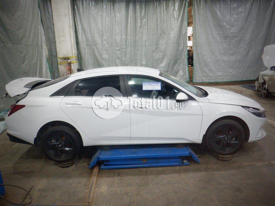 Фото Hyundai Elantra 16