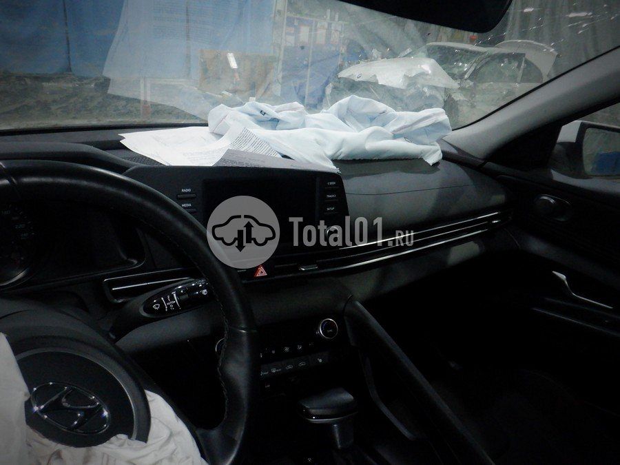 Фото Hyundai Elantra 46