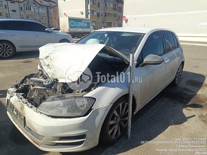 Фото Volkswagen Golf 8