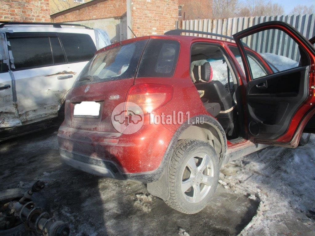 Фото Suzuki SX4 10