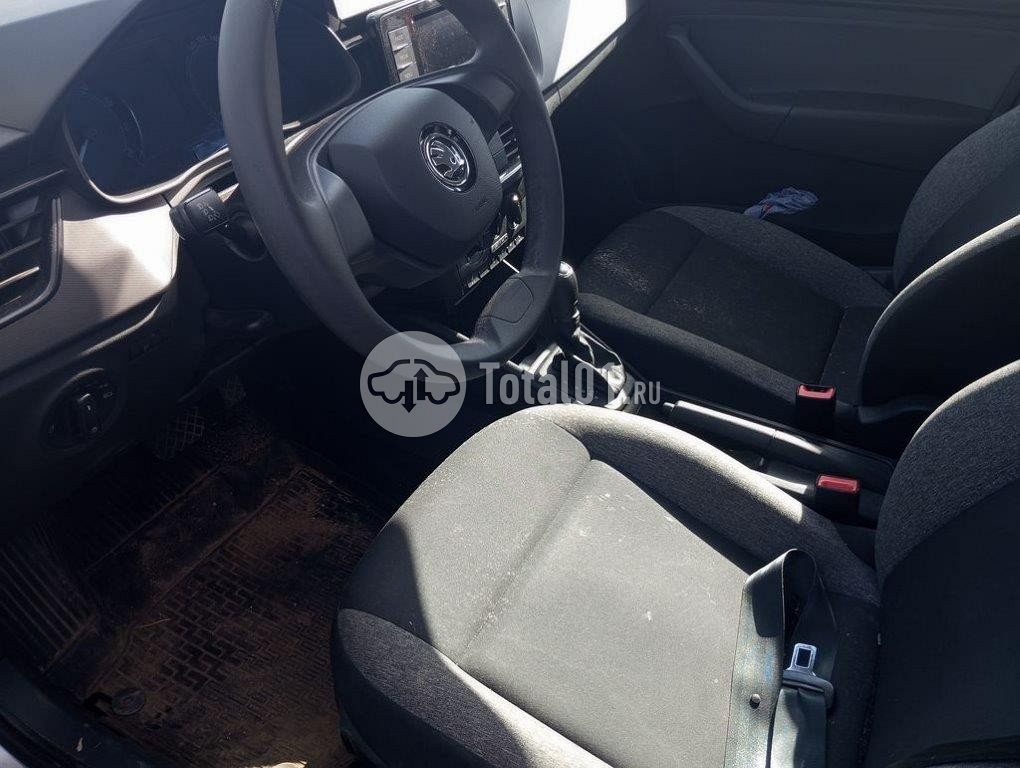 Фото Skoda Rapid 44
