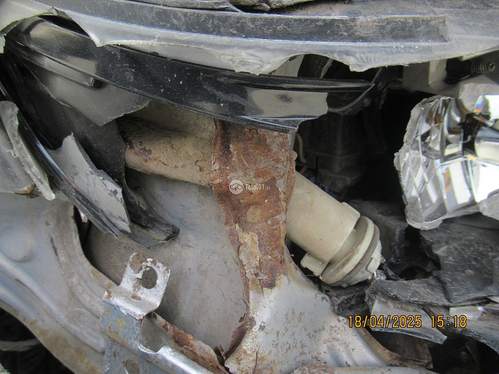 Фото Nissan Avenir 46