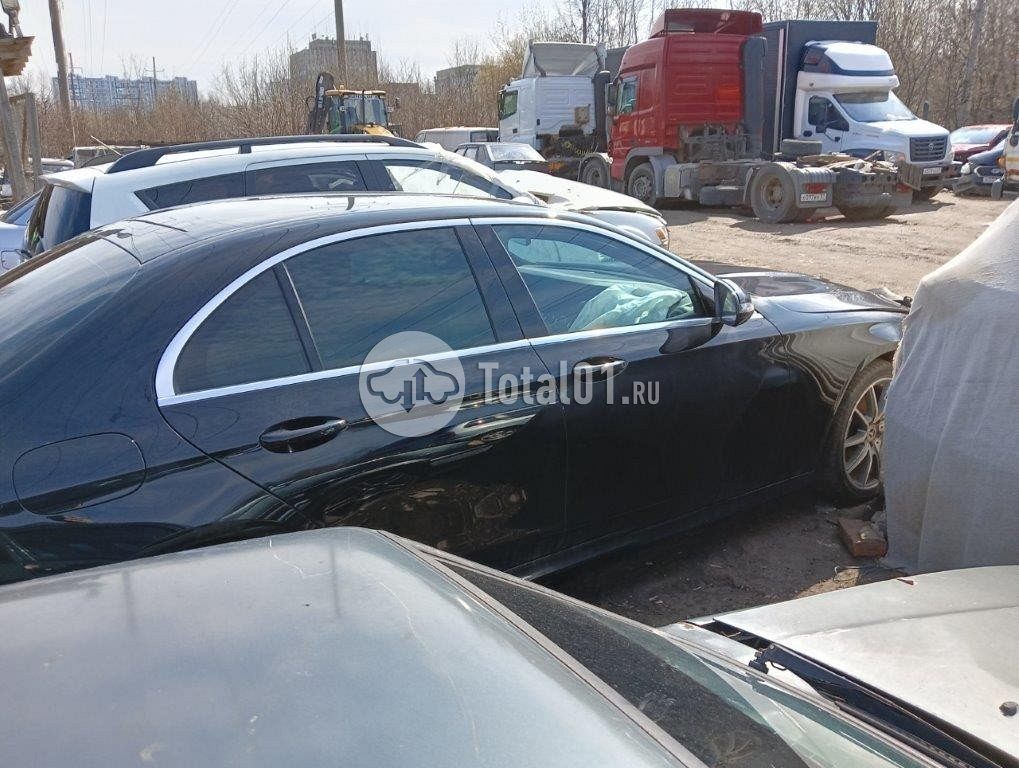 Фото Mercedes-Benz E-класс 64