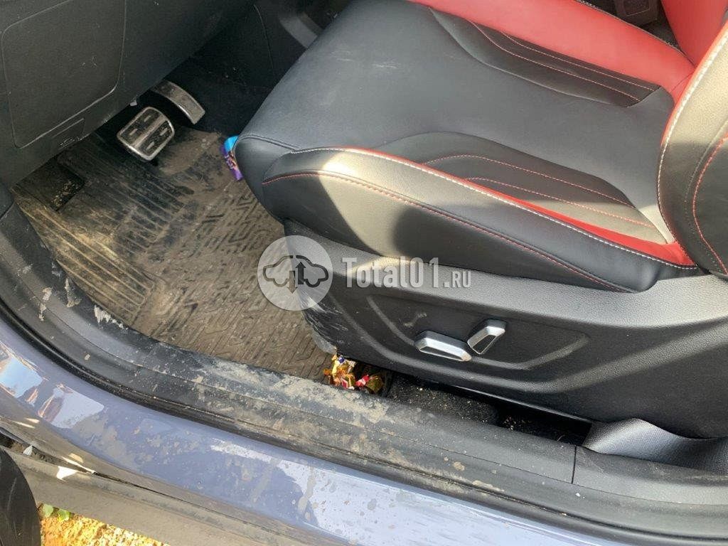 Фото Geely Coolray 78