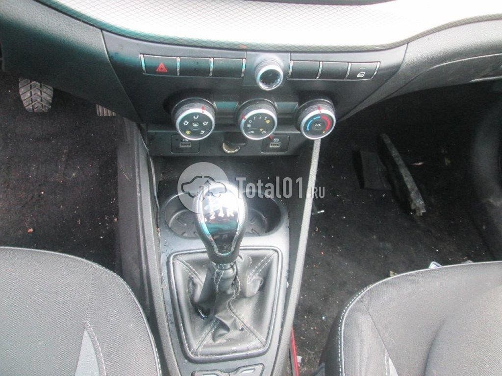 Фото ВАЗ (LADA) Vesta 76