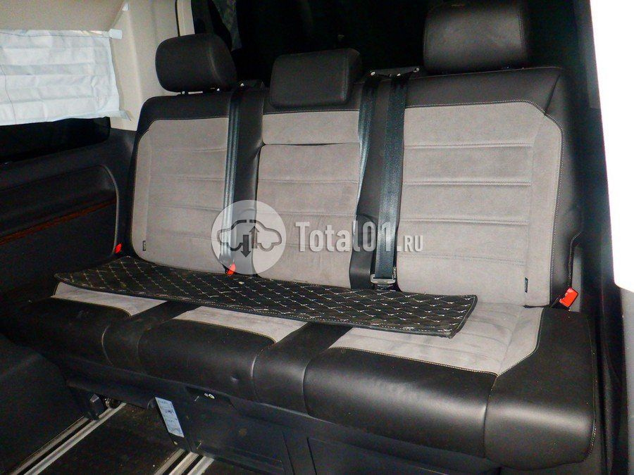 Фото Volkswagen Multivan 108