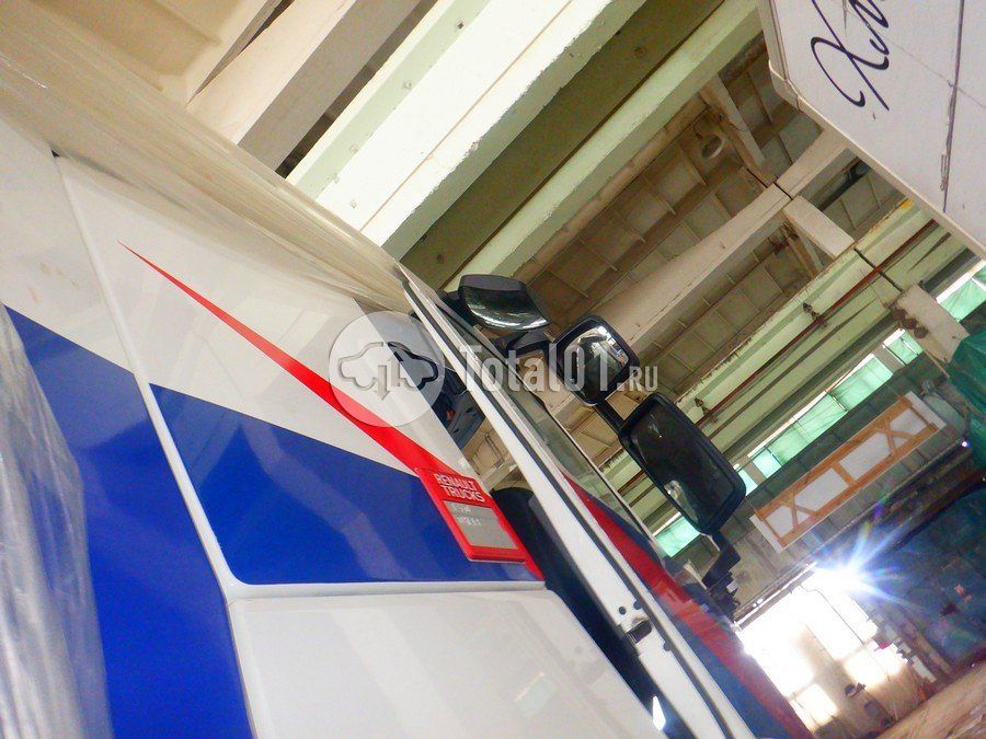Фото Renault T-Series 266