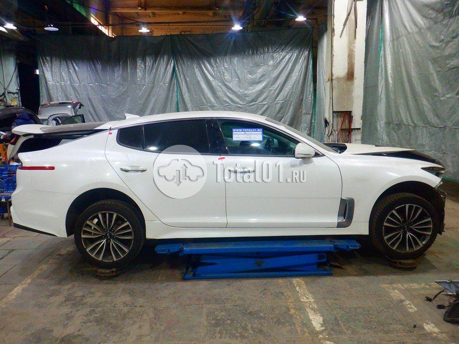 Фото KIA Stinger 10
