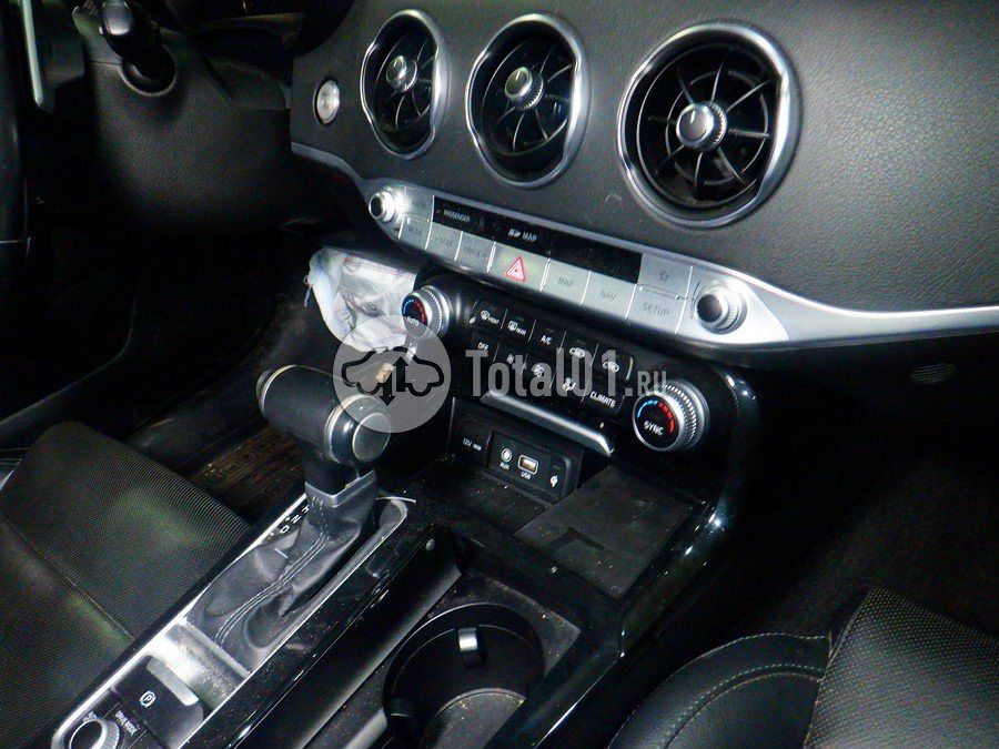Фото KIA Stinger 30