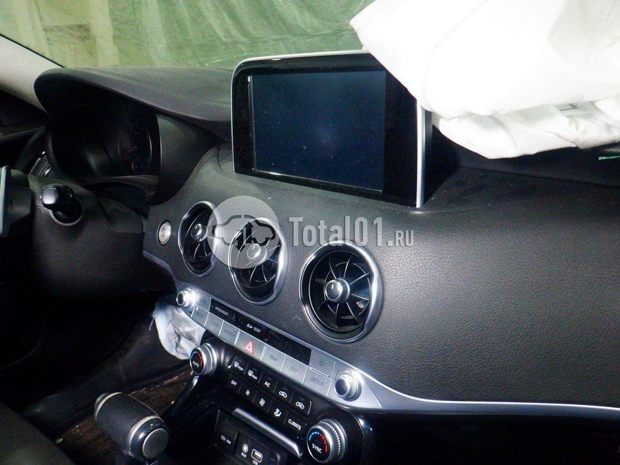 Фото KIA Stinger 32