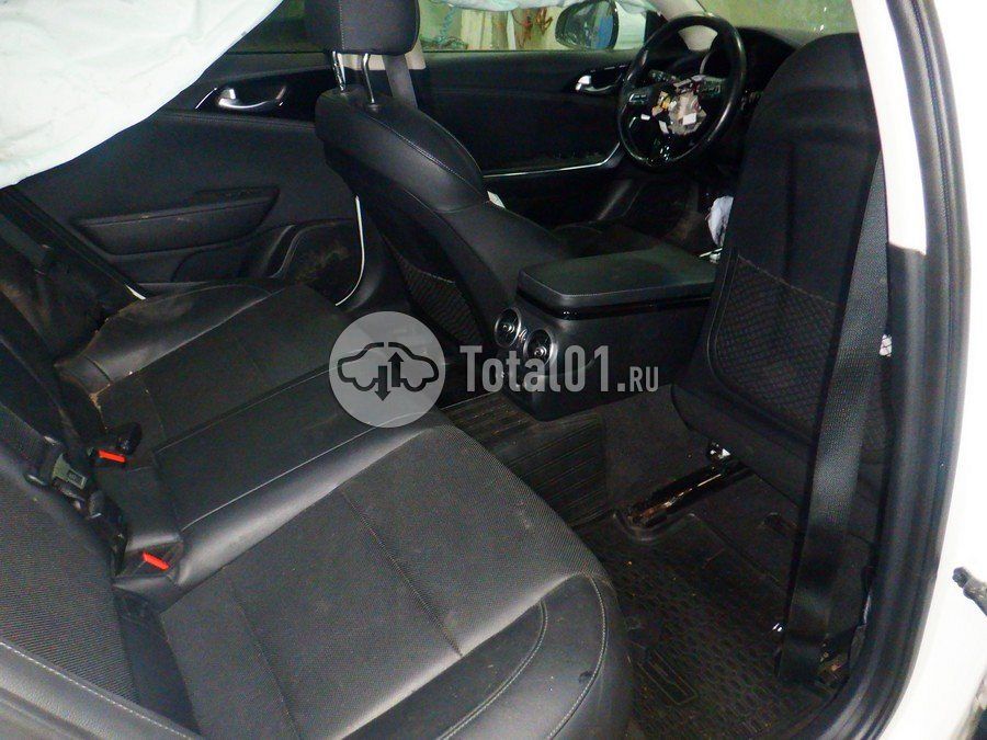 Фото KIA Stinger 48