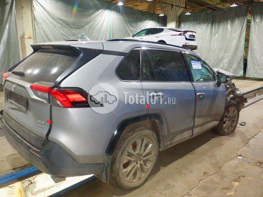 Фото Toyota RAV4 14