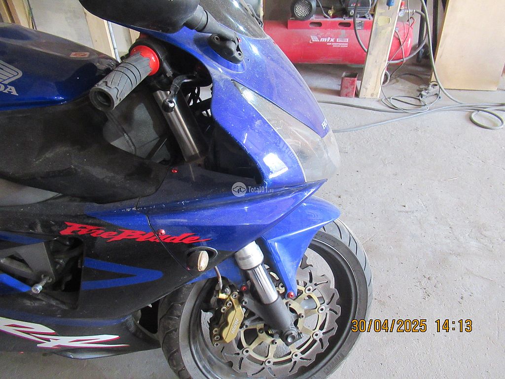 Фото Honda CBR900RR 106