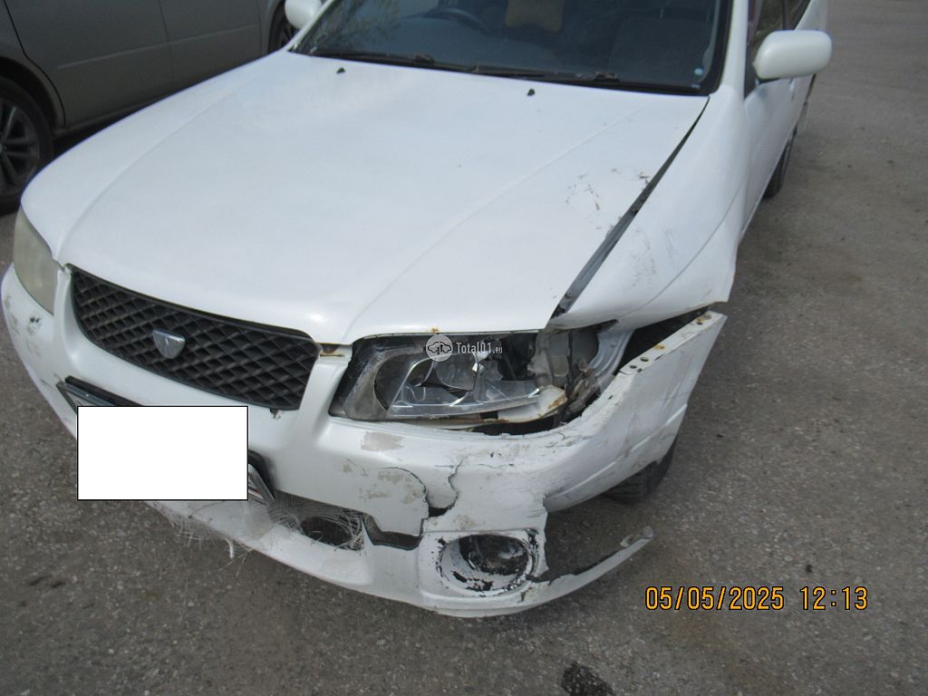 Фото Nissan Avenir 16