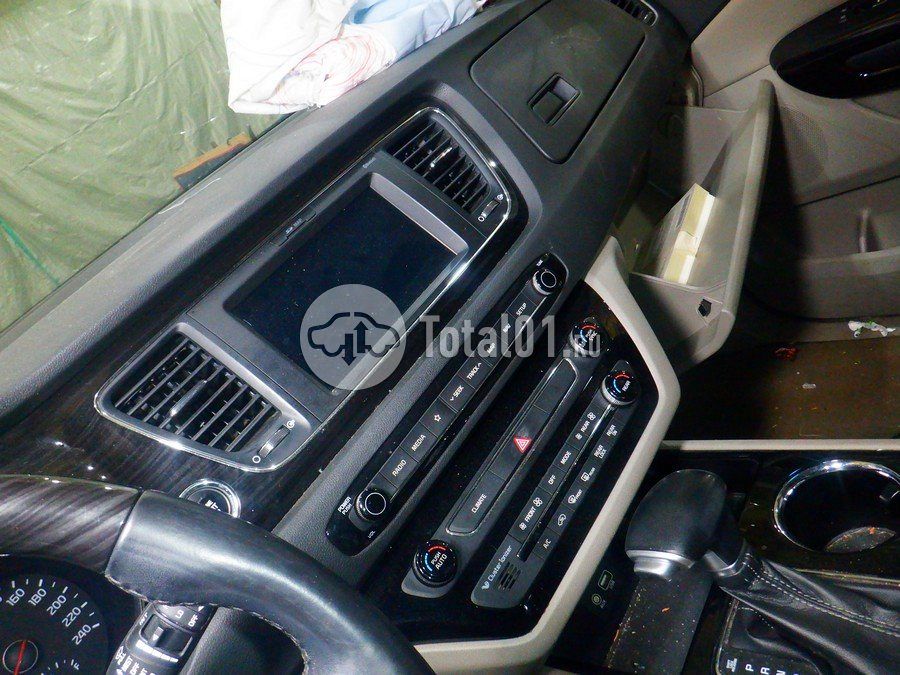 Фото KIA Carnival 46