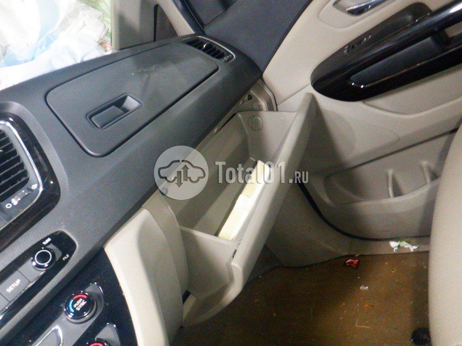 Фото KIA Carnival 58
