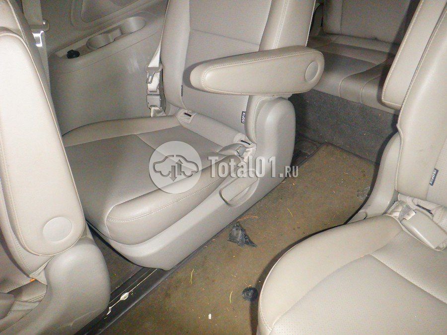 Фото KIA Carnival 78