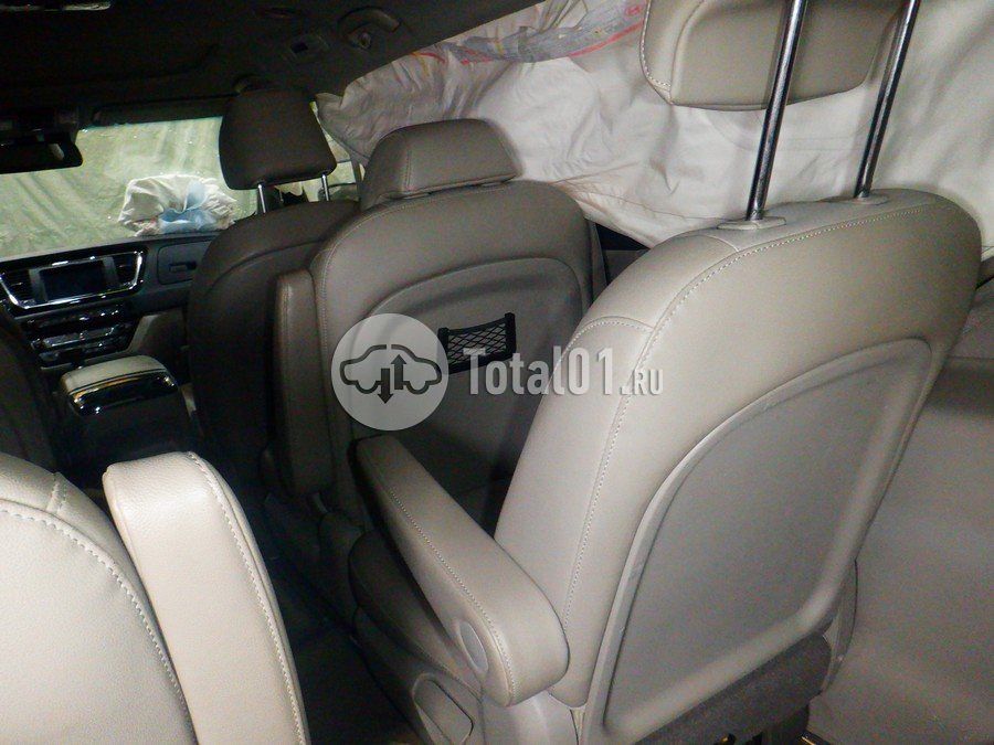 Фото KIA Carnival 102
