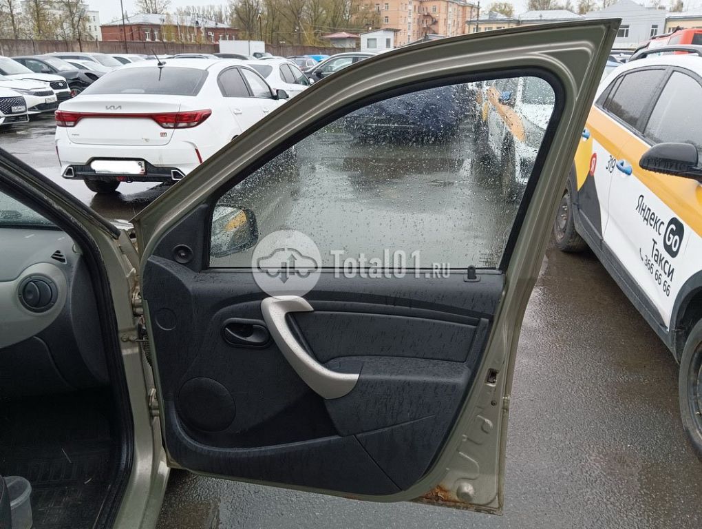 Фото Renault Logan 126