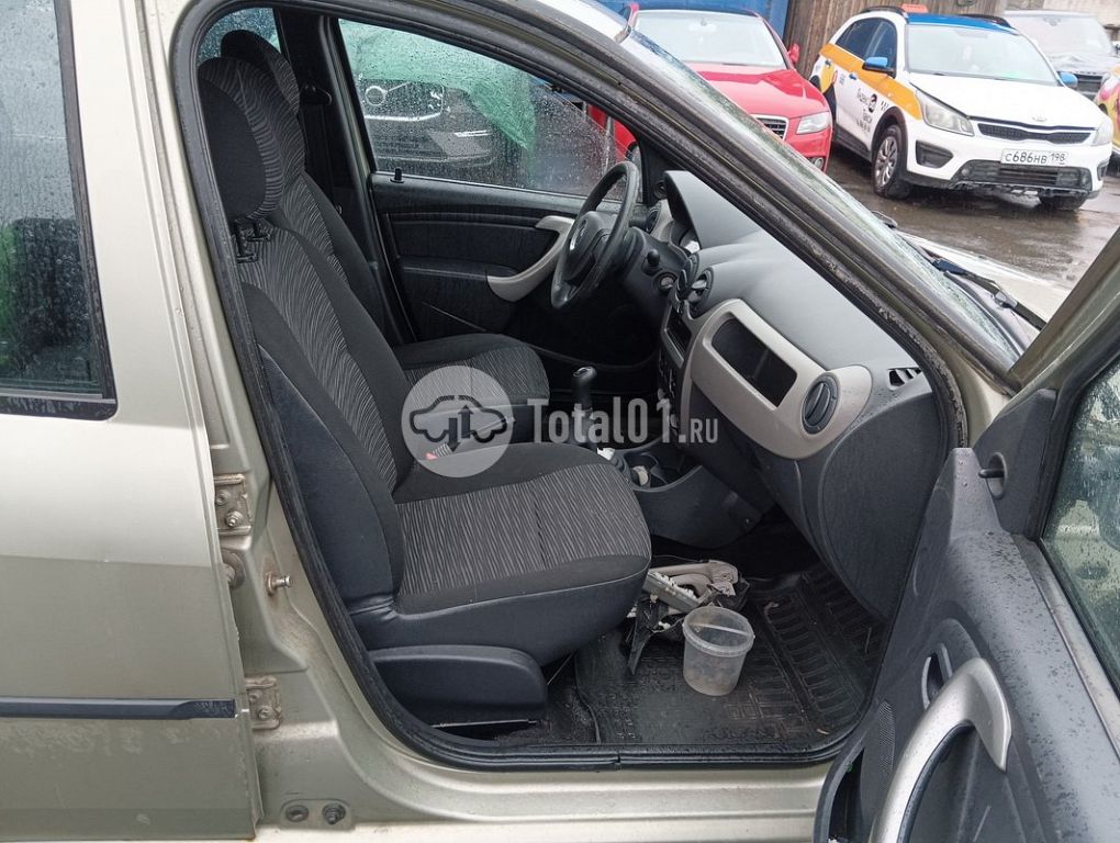 Фото Renault Logan 130