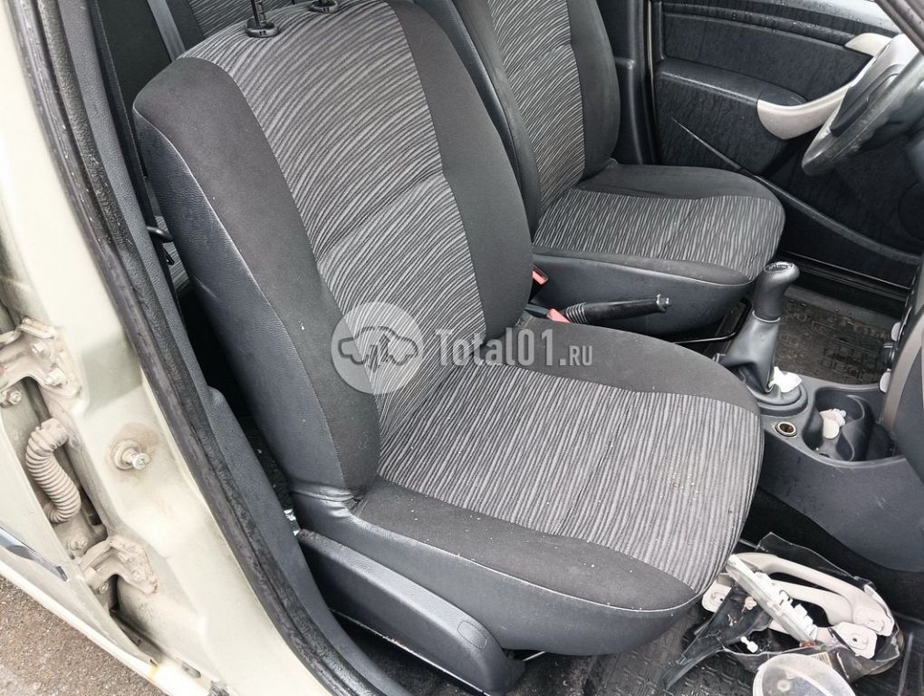 Фото Renault Logan 142
