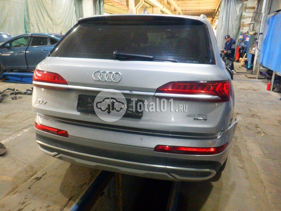 Фото Audi Q7 12
