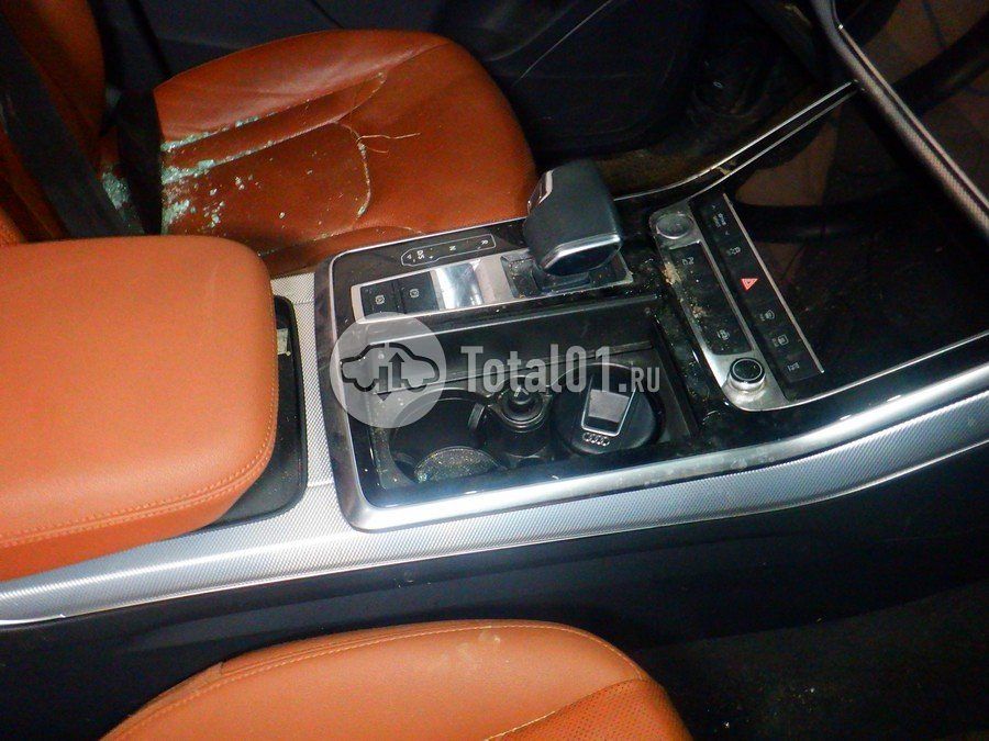 Фото Audi Q7 32